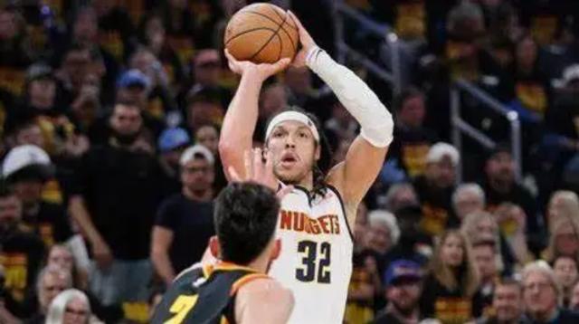 宝彩网-绝杀上瘾！能扣能投，戈登是约基奇身边的满分队友